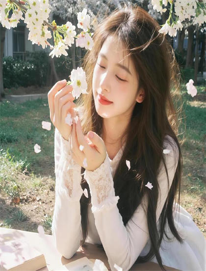 走进《善良的女祕书的目的》航拍的大场面与宏观视角——价值取向的伦理分析